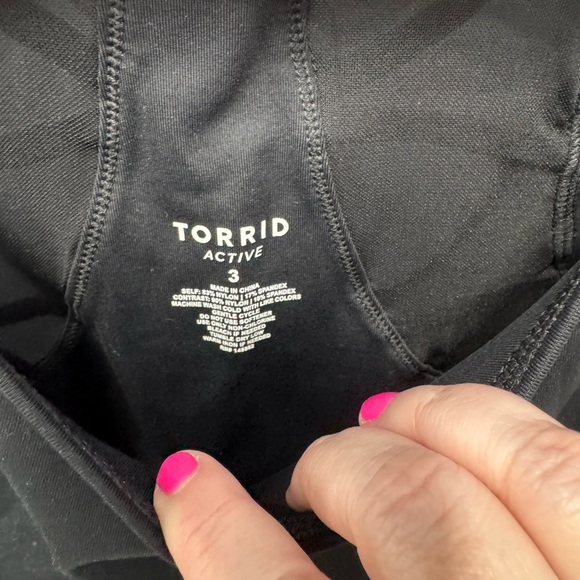 Torrid | Active Mesh and Strappy Workout Bra in Black | size 3 - Picture 2 of 3